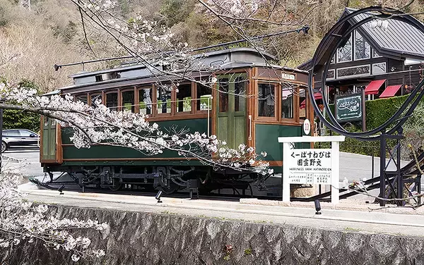 「日本初の電車法要施設、大阪ハピネスパーク交野霊園での完成式典に徳永ゆうき「電車のある霊園は間違いなく他にない」」の画像