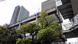 「新幹線の上に橋上駅舎、ゆりかもめとモノレールがデッキでつながる浜松町駅」の画像1