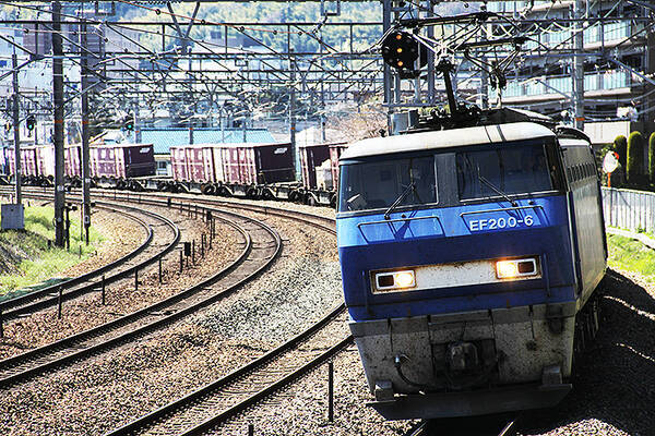 大阪着発名列車の舞台、サントリーカーブと山崎駅を結ぶ旧街道
