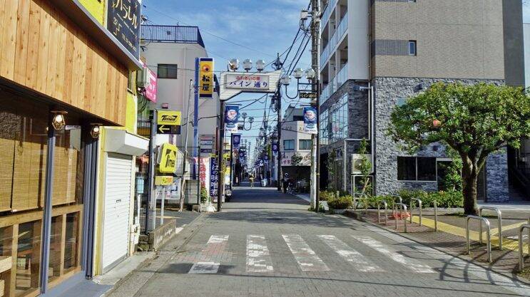 利用者のとても多い駅です【駅ぶら04】新宿線65