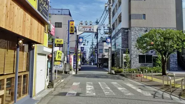 「利用者のとても多い駅です【駅ぶら04】新宿線65」の画像