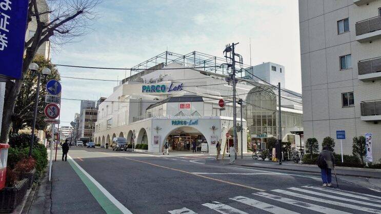 利用者のとても多い駅です【駅ぶら04】新宿線65