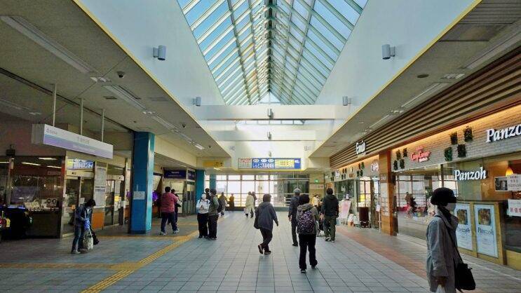 利用者のとても多い駅です【駅ぶら04】新宿線65