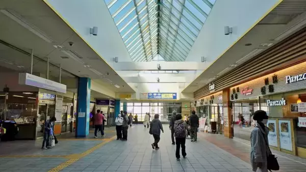 「利用者のとても多い駅です【駅ぶら04】新宿線65」の画像