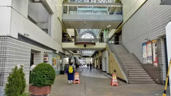 「利用者のとても多い駅です【駅ぶら04】新宿線65」の画像