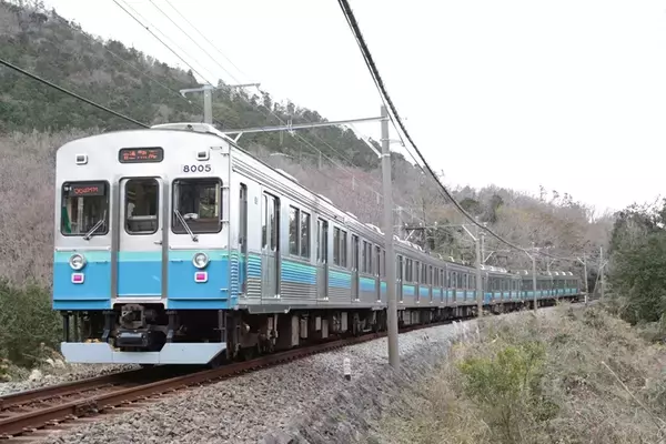 伊豆急8000系車両を無ラッピング化、様々な貸切企画にも使えるように