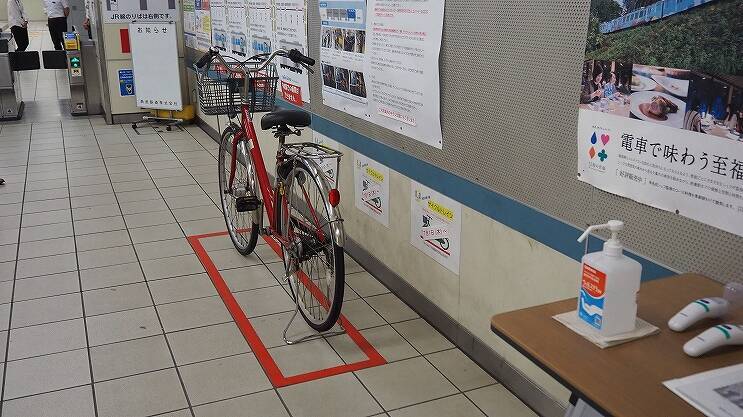 自転車ごと電車に乗り込む　西武多摩川線で「サイクルトレイン」