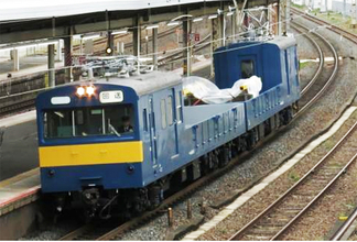 20mから17m、1両ユニット化、中間電動車をモータなし先頭車化…国鉄101系改造トラックのクモルクル