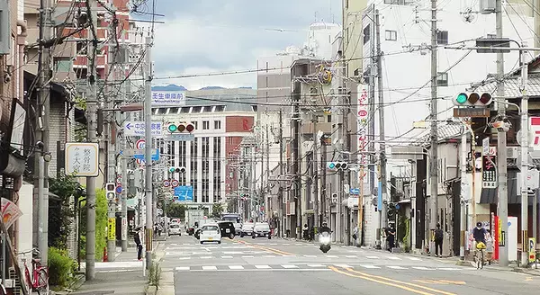 「京都市街を斜めに走る道」の画像