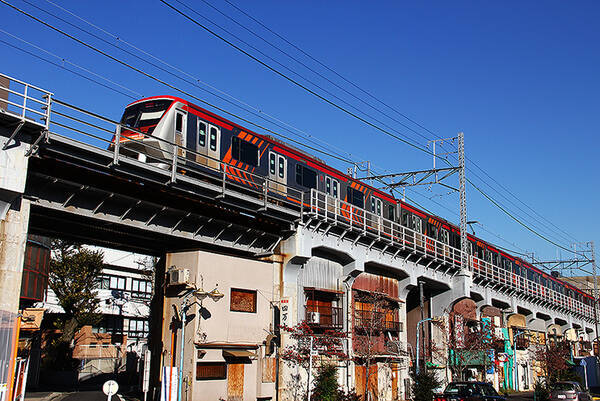 7月21日あさ7時11分 大井町発 東急6000系6102編成3号車 Qシート横向きの乗客たち 21年7月21日 エキサイトニュース