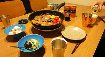 『MIMARU SUITES 京都四条』で京都人になりきって過ごす時間、最新キッチンと老舗道具店の器で未体験ごはん