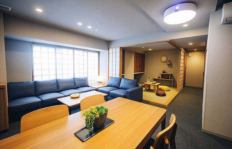 『MIMARU SUITES 京都四条』で京都人になりきって過ごす時間、最新キッチンと老舗道具店の器で未体験ごはん