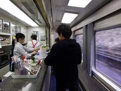東武鉄道 特急列車 車内販売を完全終了、自動販売機も使用停止へ