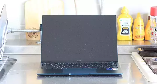 「HUAWEI MateBook X Pro 2021 と2週間＿薄くて軽くていいサイズ、高精細＆高音質とハイスペック性能で快適作業」の画像