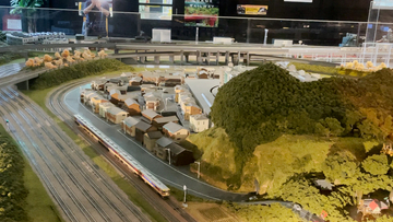 【youtube】ジオラマの世界に感動！電気機関車の運転台部分も！「ジオラマ京都JAPAN」で鉄道模型を見てきた