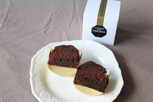 「銀座ブールミッシュの定番トリュフケーキに秋の新作！ 期間限定ベリー味が加わり、自分ごほうびやギフトがいっそうハッピーに！」の画像