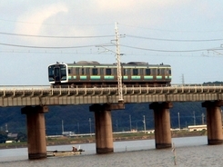 千葉から茨城へ　JR東日本の鹿島線を探訪　延長1236メートルの北浦橋梁で新鋭E131系電車を撮り鉄【コラム】