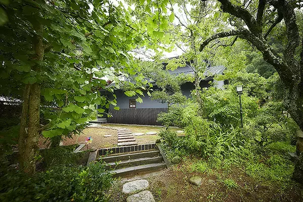 「日本の原風景を体感できる別邸、海外のゲストをもてなす極上空間＿注文住宅 ポウハウスデザイナー山田英彰の仕事」の画像