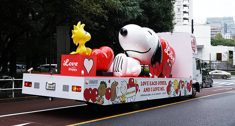 スヌーピートラック Snoopy Happiness Float みんなにloveを 12 5まで全国巡回 Twitter投稿でプレゼントもゲットだ 21年10月13日 エキサイトニュース