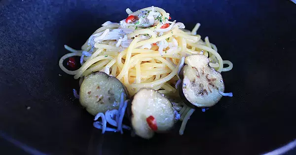 「乗鞍岳 冷泉小屋で味わう熱々グルメに衝撃！ EcoFlow が描く非常食の近未来、電気もガスもない地で絶景＆絶品が体感できる理由」の画像