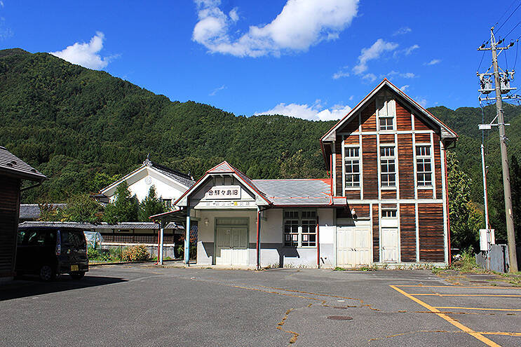 新島々駅にある大正時代の駅舎