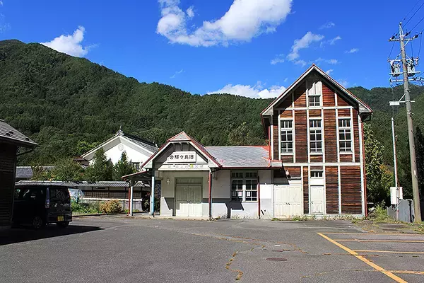 「新島々駅にある大正時代の駅舎」の画像
