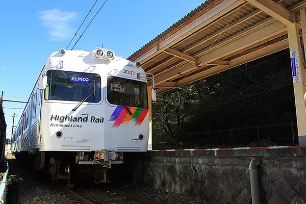 「新島々駅にある大正時代の駅舎」の画像