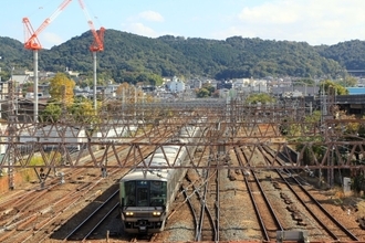 変わる高倉跨線橋からの光景、にぎわい戻す京都と新幹線のぞみ408号