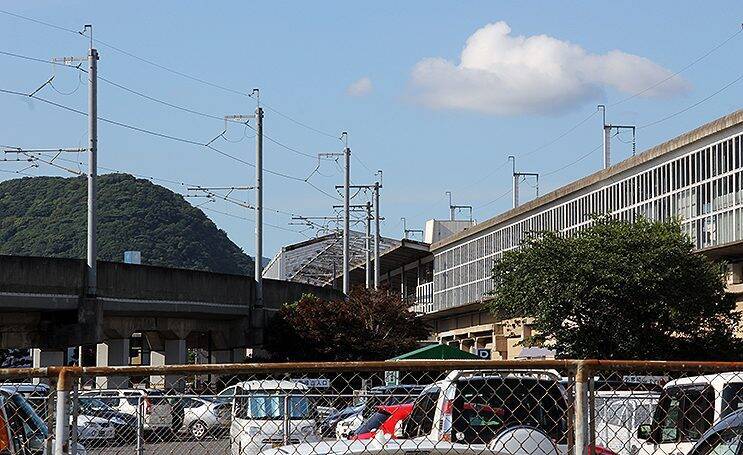 もう1線つくれるようになってる新下関駅と新幹線100系4両編成