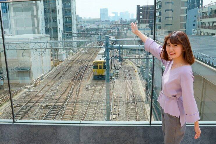線路の上を跨ぐビル？！新たな鉄道ビュースポット「ダイヤゲート池袋」が竣工