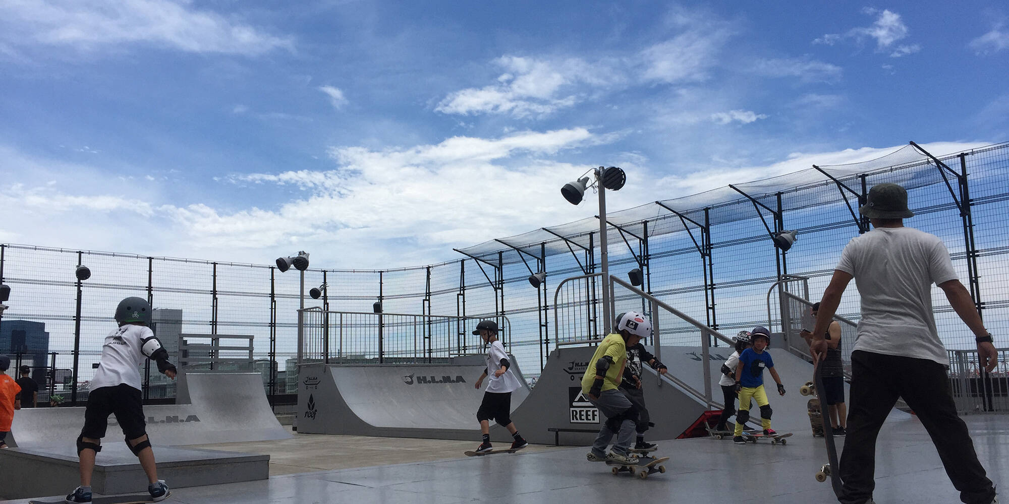 東京2020オリンピック新種目スケボーを体感！ スケートボーダーへの近道はお台場スケートパーク「H.L.N.A SKYGARDEN」にあった！