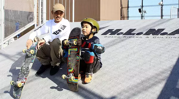 「東京2020オリンピック新種目スケボーを体感！ スケートボーダーへの近道はお台場スケートパーク「H.L.N.A SKYGARDEN」にあった！」の画像