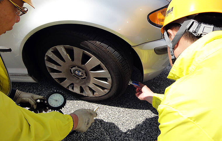 1か月で5 減るという衝撃事実 月に一度はタイヤ空気圧チェックを 日本自動車タイヤ協会が呼びかけ 19年4月8日 エキサイトニュース