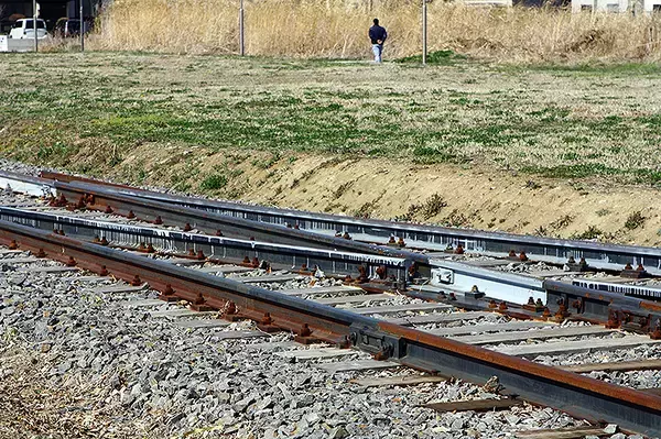「千葉県柏市の住宅街にある標準軌、わずか333mの線路【写真】」の画像