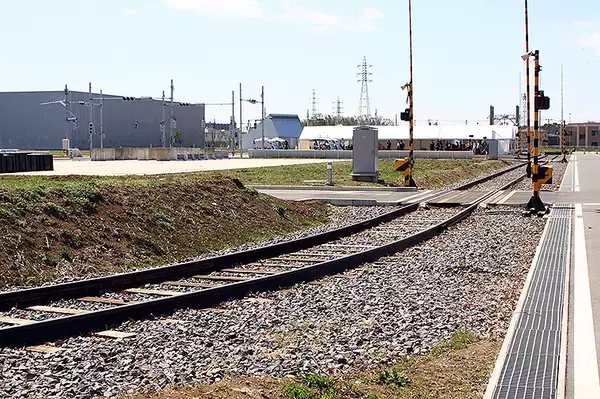 「千葉県柏市の住宅街にある標準軌、わずか333mの線路【写真】」の画像