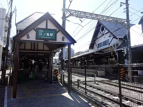 「新しくなった 江ノ電 江ノ島駅、きれいなトイレにロッカーやベンチ」の画像