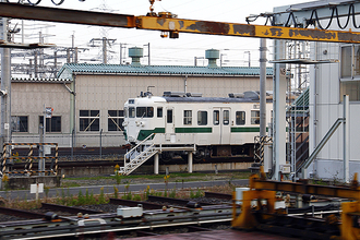 【クイズ】こんな電車がいる新幹線基地は？