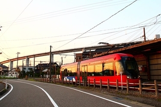 【クイズ】赤い電車が走るこの線路