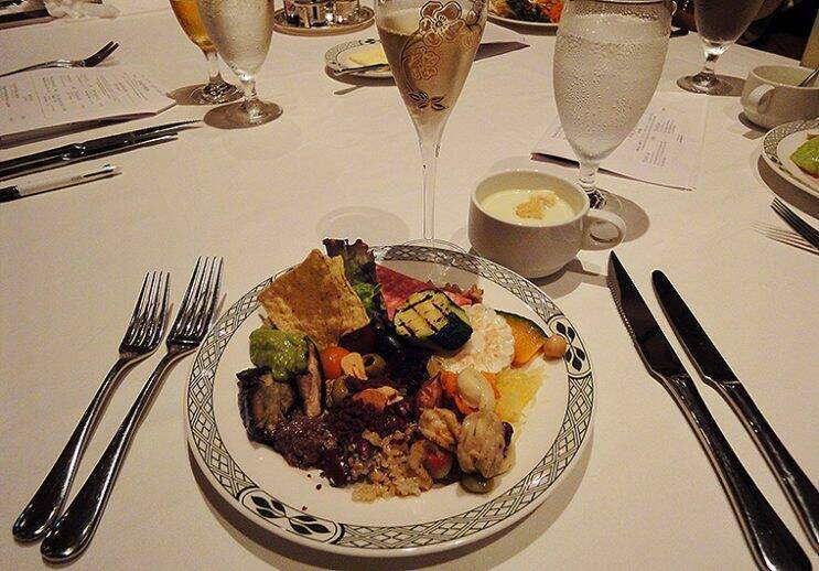 本場アメリカLAスタイルで高感度ローストビーフ 「ロウリーズ・ザ・プライムリブ」恵比寿はこの夏3000円台から