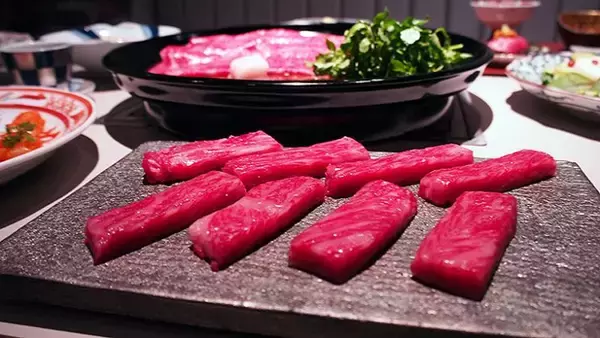 「黒毛和牛 熟成肉専門店「Salon de Aging Beef」そのハイエンド焼肉レストランが銀座に＿贅沢で至福な時間を」の画像