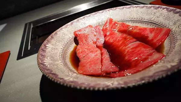 「黒毛和牛 熟成肉専門店「Salon de Aging Beef」そのハイエンド焼肉レストランが銀座に＿贅沢で至福な時間を」の画像