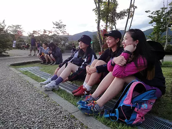 「【SWEET LOVE SHOWER 2019】マキシマムザホルモン好き親子にまったり女子3人組＿みんなのハッピーな笑顔」の画像