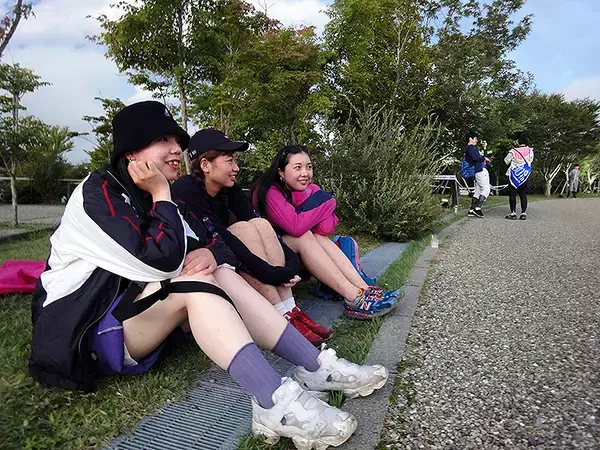 「【SWEET LOVE SHOWER 2019】マキシマムザホルモン好き親子にまったり女子3人組＿みんなのハッピーな笑顔」の画像