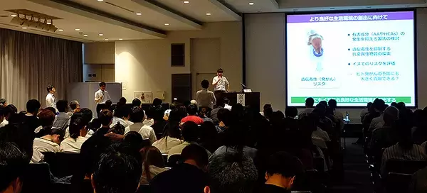 「「動物との共生がもたらすヒトの心身の健康」を探求する国際シンポジウムに500人を超える聴講者、麻布大学で7月29日に実施」の画像