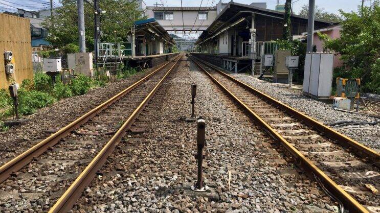 横須賀線 台風15号の影響でレールが錆び錆び 19年9月9日 エキサイトニュース