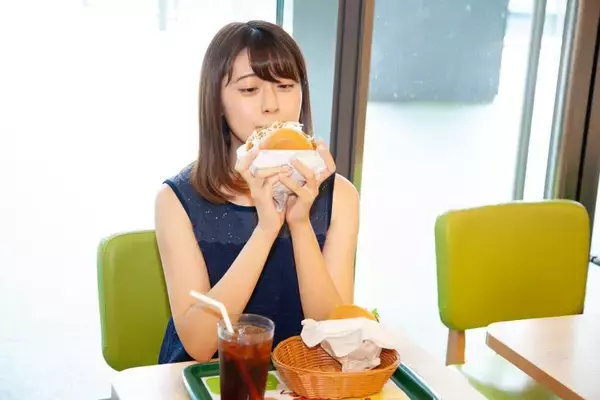 「【モスバーガー新商品】“音まで、うまい” 新感覚バーガーが登場」の画像