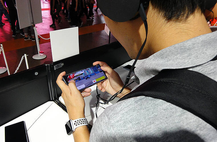 東京ゲームショウ Xperia ブースがガチでおもしろい 21 9ディスプレイでいろいろゲーム試せるしステージでは対戦実況に興奮しちゃうし 19年9月14日 エキサイトニュース