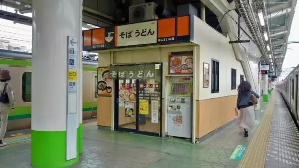 「ホーム上で食べる駅そばが美味しい季節になってきました【EKISOBA96】」の画像