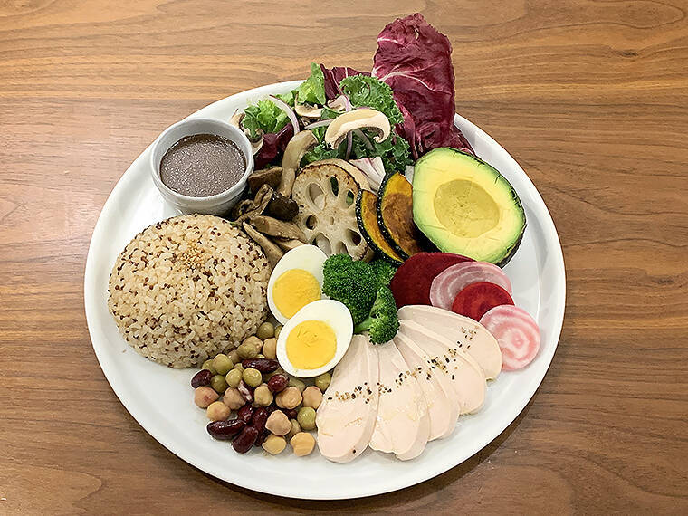 植物性＋動物性 ダブルたんぱく で美ボディへ！ 人気カフェと筋肉系宅配食に期間限定コラボメニュー 11/7から！