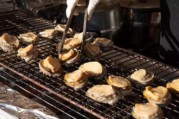 「日本各地の魚介料理が集結！日比谷公園で開催中の「全国魚市場＆魚河岸まつり」おすすめ店舗をご紹介」の画像